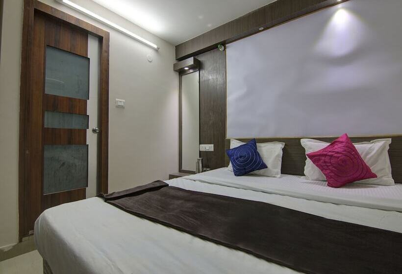 فندق Raj Residency