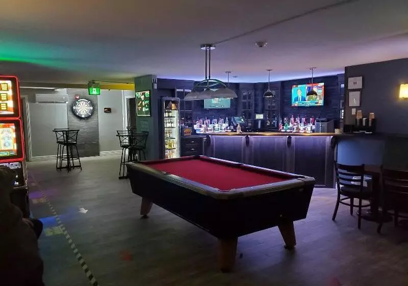 Motelli Newfound Inn & Suites