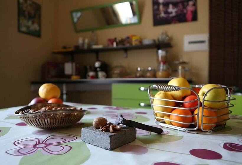 تختخواب و صبحانه Le 3 B