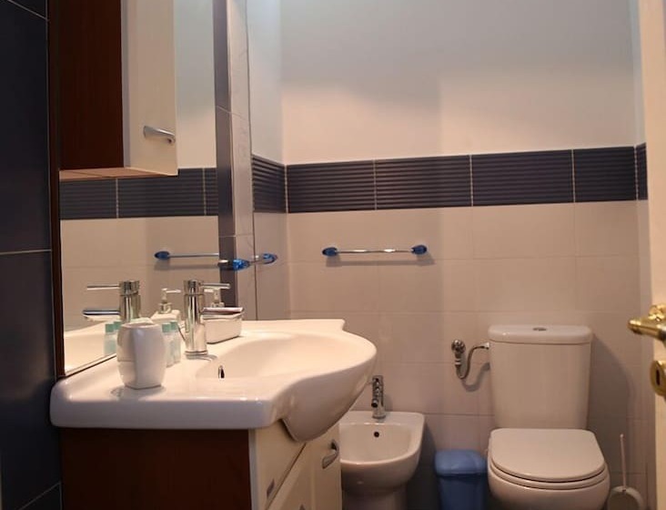 تختخواب و صبحانه Le 3 B