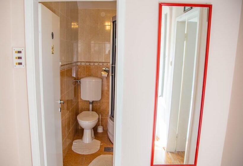 بنسيون Guest House Jeljenic