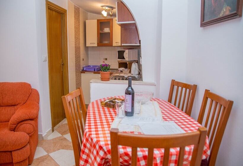 بنسيون Guest House Jeljenic