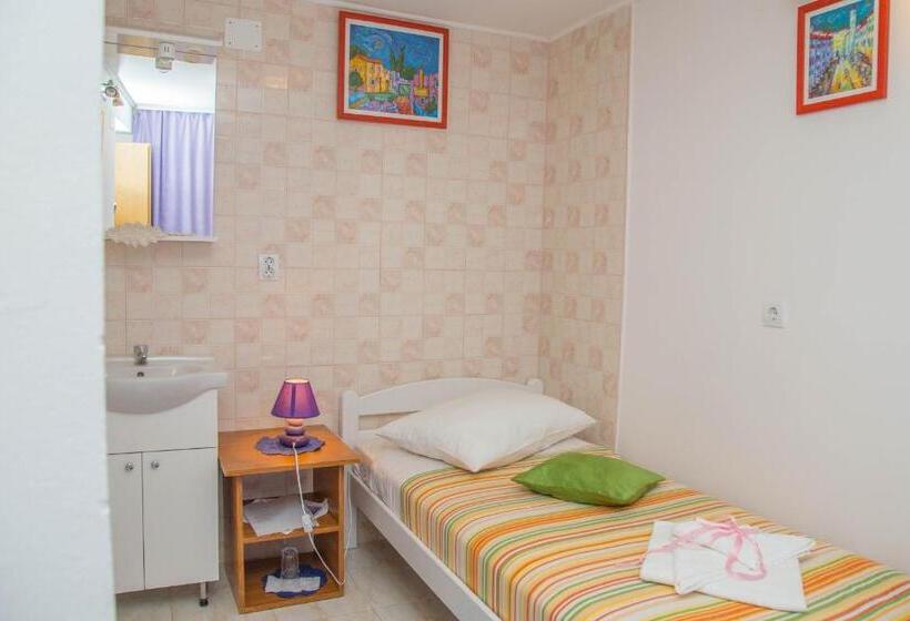 بنسيون Guest House Jeljenic