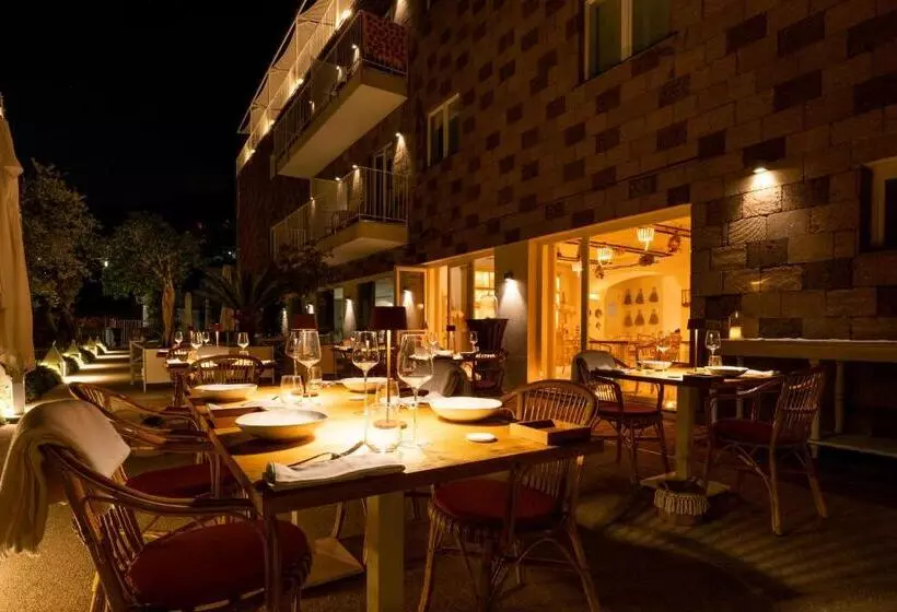 簡易ホテル Domo 20 Hotel & Rooftop