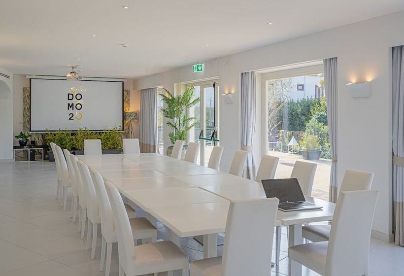 פונדק Domo 20 Hotel & Rooftop