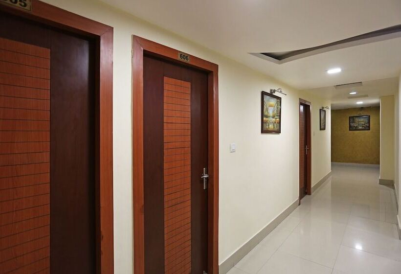 בית מלון כפרי Elevens Inn By Oyo Rooms