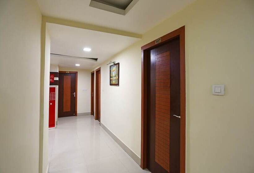 בית מלון כפרי Elevens Inn By Oyo Rooms