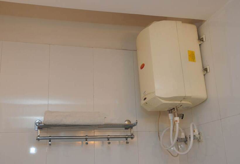 בית מלון כפרי Elevens Inn By Oyo Rooms