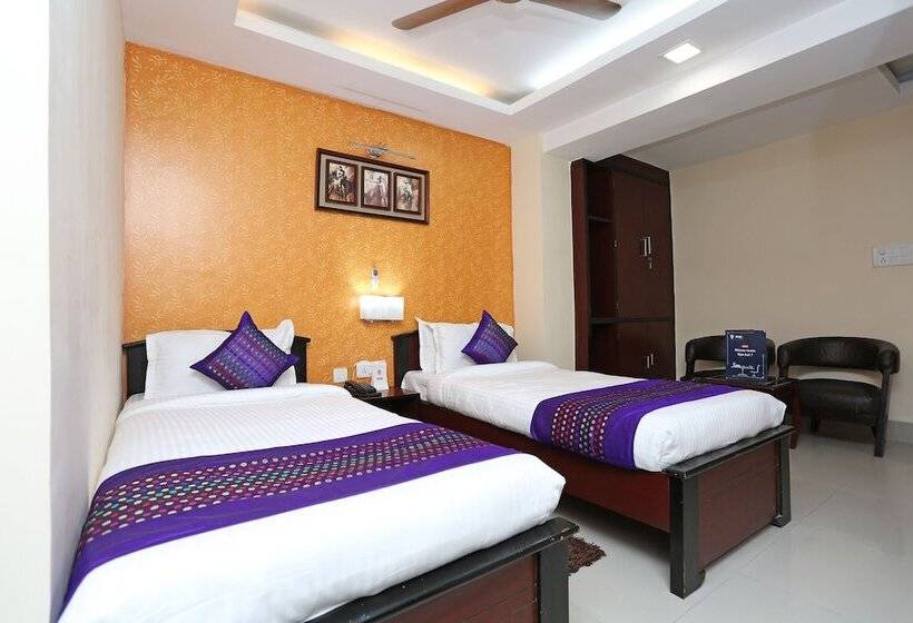 בית מלון כפרי Elevens Inn By Oyo Rooms