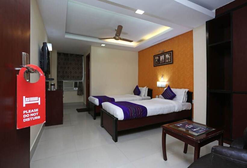 בית מלון כפרי Elevens Inn By Oyo Rooms