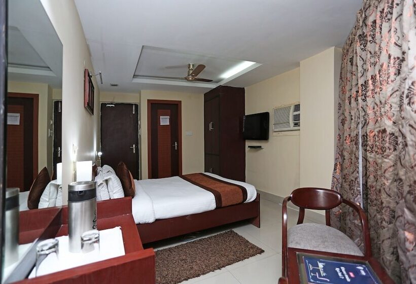 בית מלון כפרי Elevens Inn By Oyo Rooms