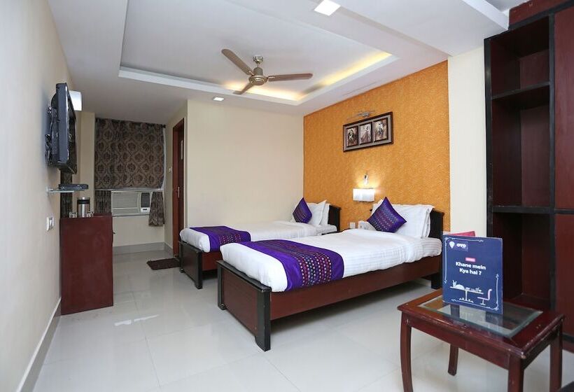 בית מלון כפרי Elevens Inn By Oyo Rooms