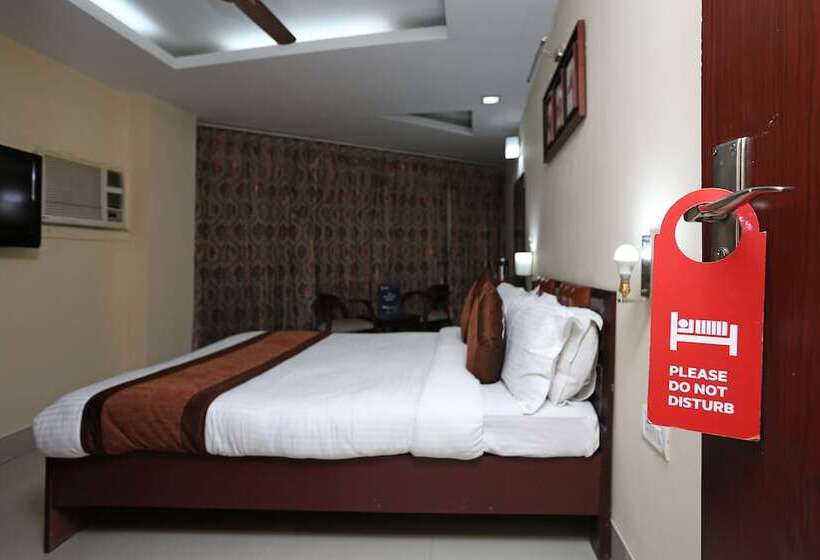 בית מלון כפרי Elevens Inn By Oyo Rooms