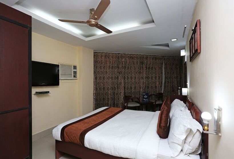 בית מלון כפרי Elevens Inn By Oyo Rooms