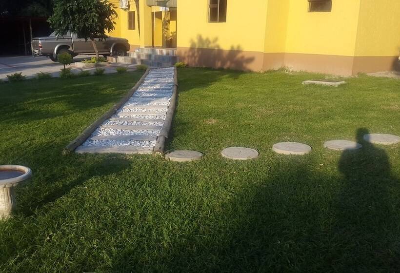 Пансион Maun Executive Inn