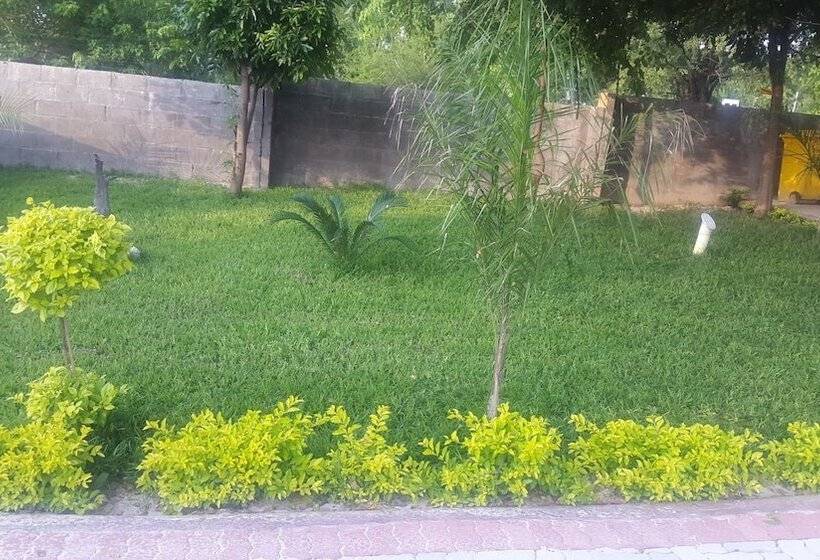 Пансион Maun Executive Inn