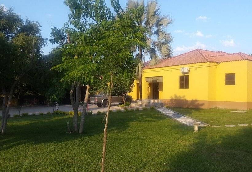 Пансион Maun Executive Inn