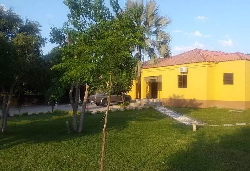 پانسیون Maun Executive Inn