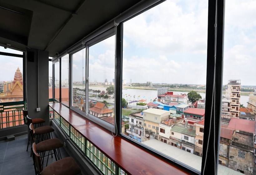 فندق صغير Sky Hotel Central Phnom Penh   Rooms & Apartments
