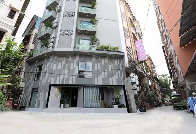 ユースホステル Sky Hotel Central Phnom Penh   Rooms & Apartments