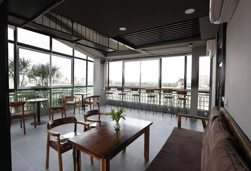 ユースホステル Sky Hotel Central Phnom Penh   Rooms & Apartments