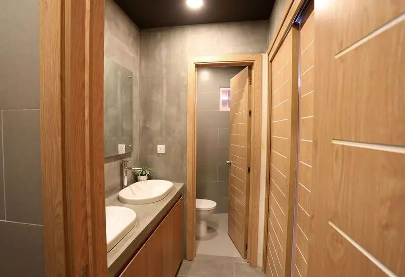 ユースホステル Sky Hotel Central Phnom Penh   Rooms & Apartments