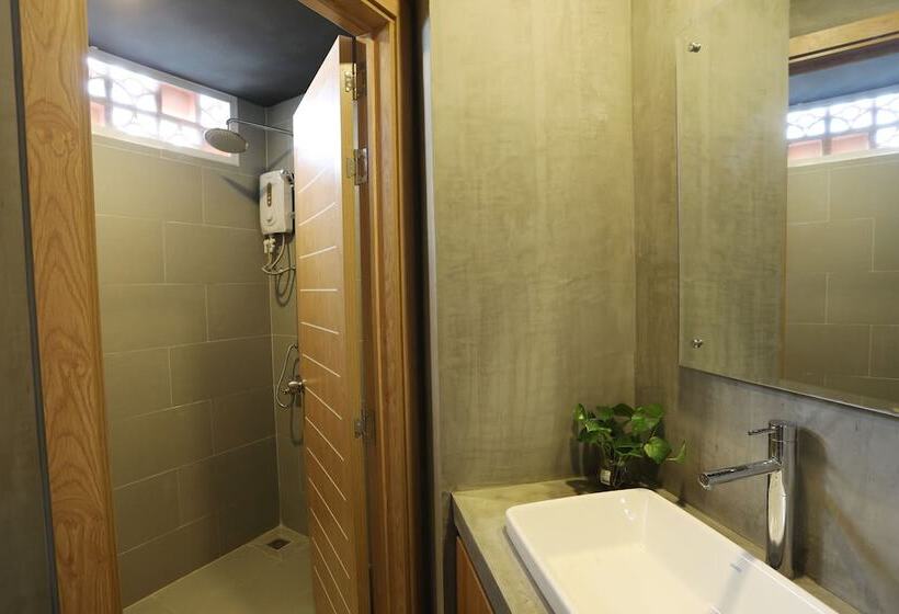 فندق صغير Sky Hotel Central Phnom Penh   Rooms & Apartments