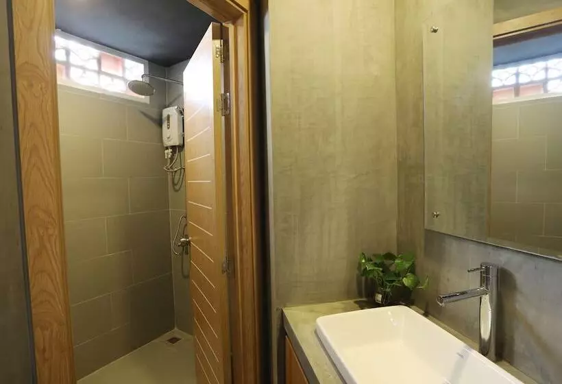 ユースホステル Sky Hotel Central Phnom Penh   Rooms & Apartments
