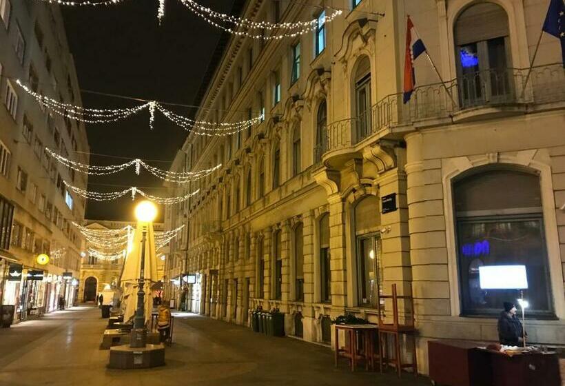 Skylux Apartments By Irundo