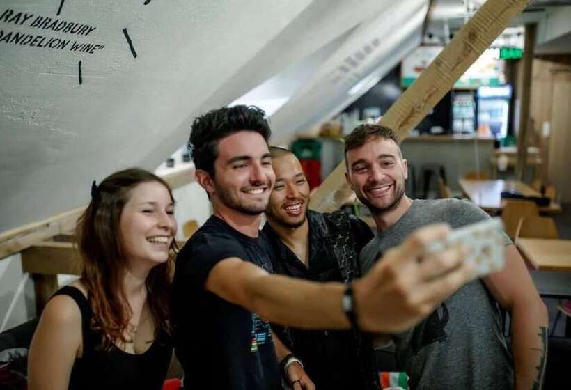 هاستل Safestay Warsaw Old Town