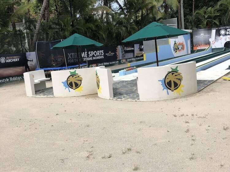 هتل Lifestyle Kosher Tropical Suites