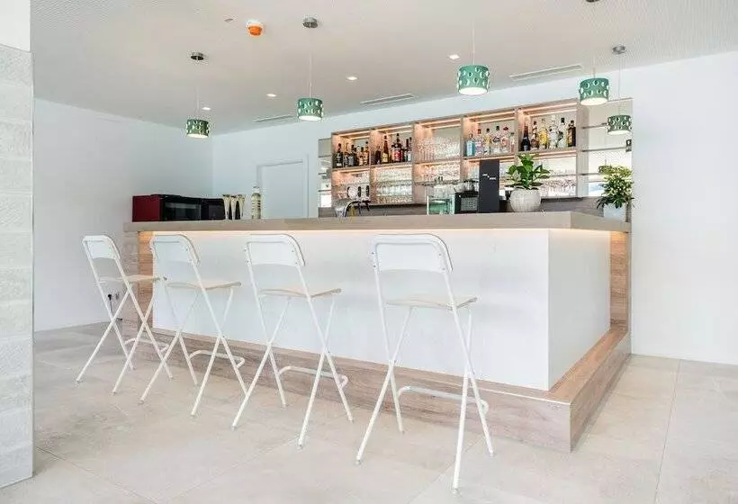 ホテル Villa Postillion Am See