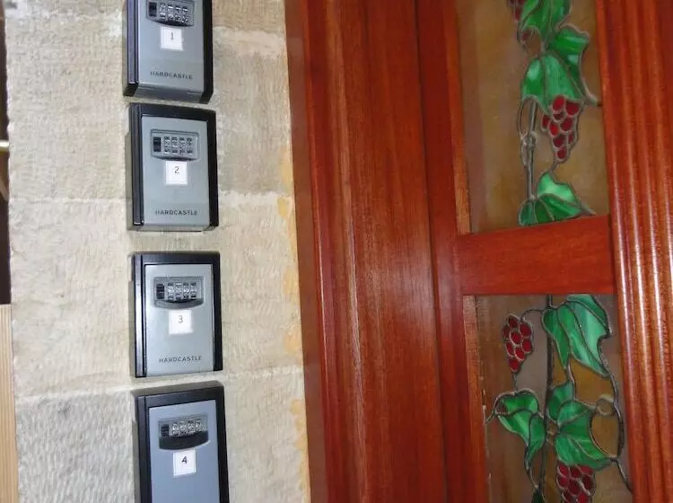 پانسیون Dream Art Studios