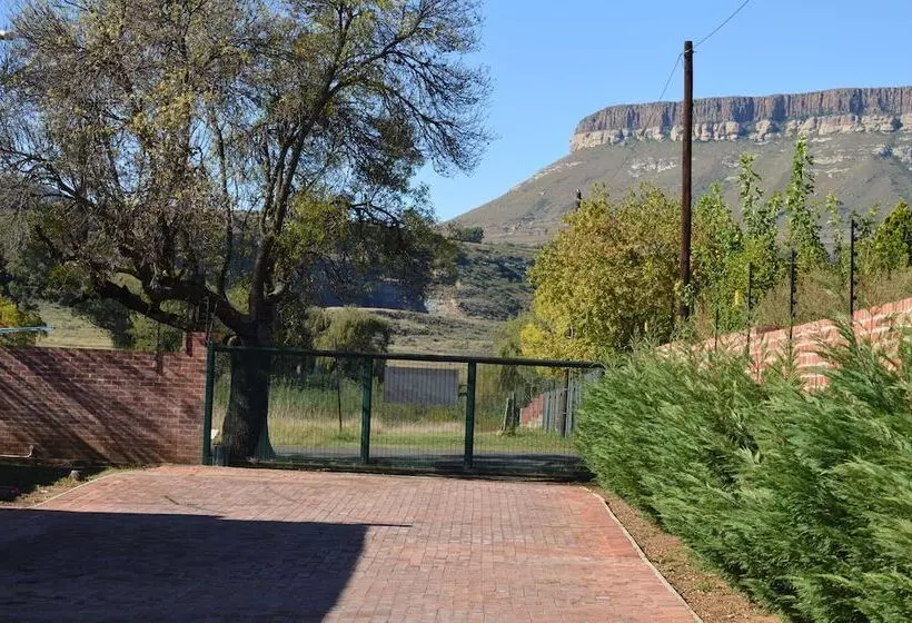 پانسیون Village Lodge Harrismith