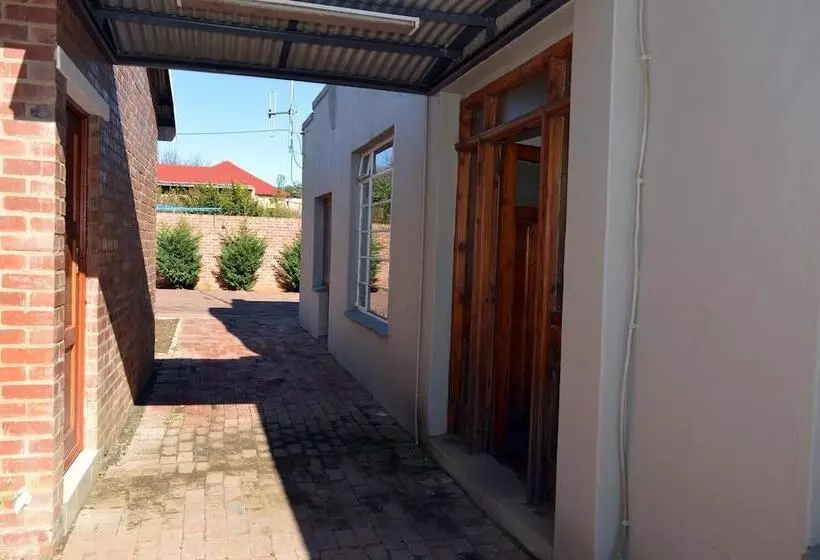 پانسیون Village Lodge Harrismith