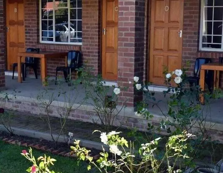 پانسیون Village Lodge Harrismith