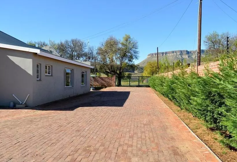 پانسیون Village Lodge Harrismith