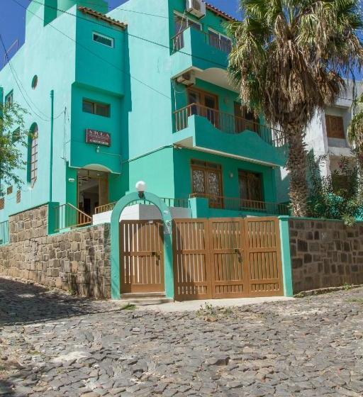 پانسیون Arla Residential