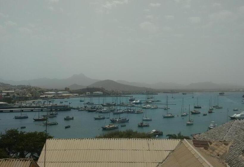 پانسیون Arla Residential