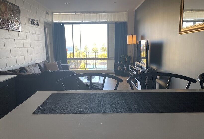 Apartment On Tennyson