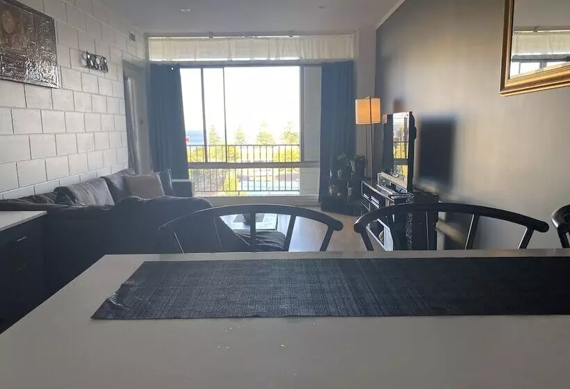 Apartment On Tennyson