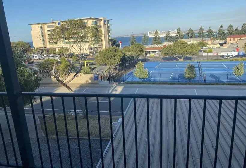 Apartment On Tennyson