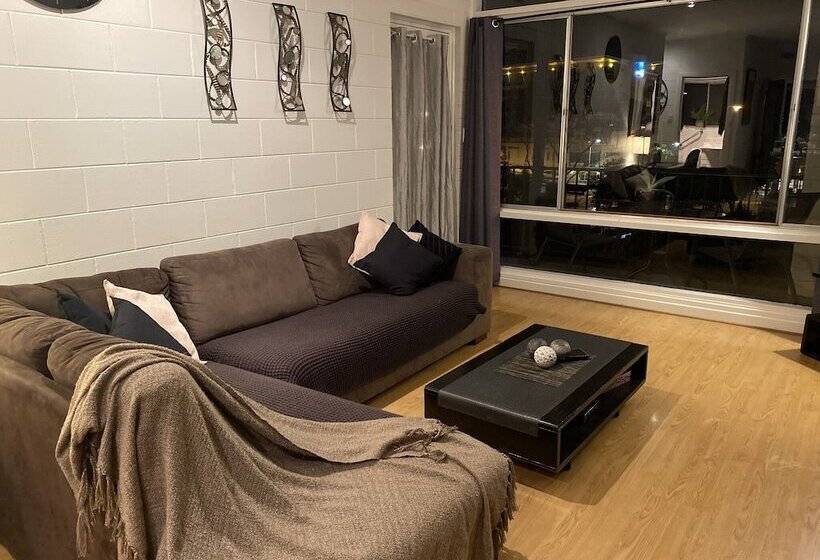 Apartment On Tennyson