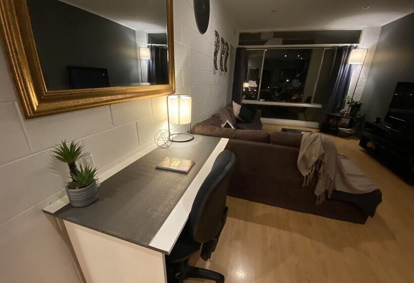 Apartment On Tennyson