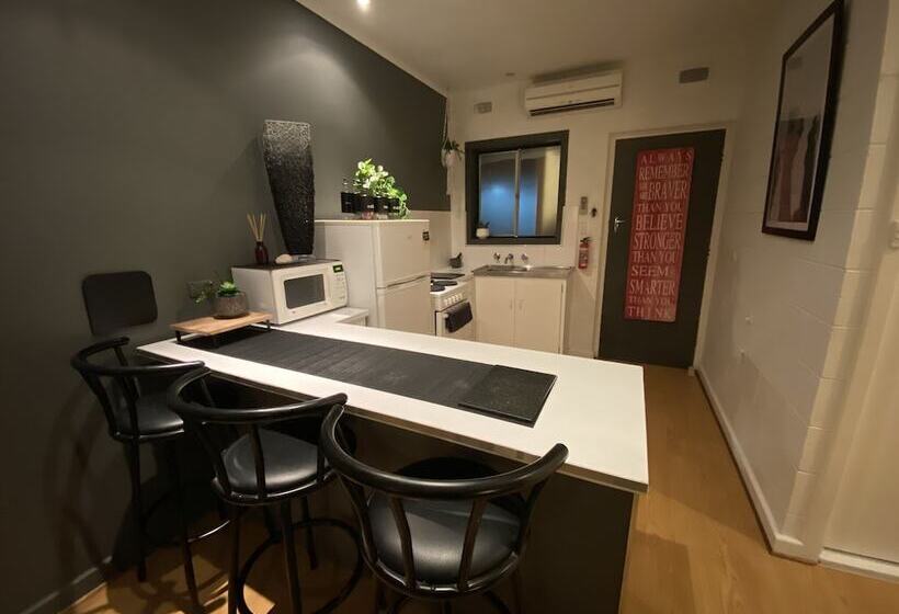 Apartment On Tennyson