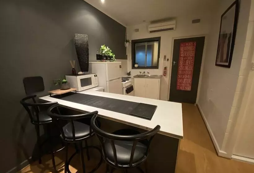 Apartment On Tennyson