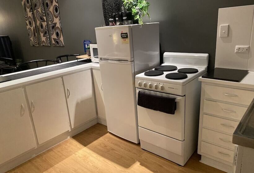 Apartment On Tennyson