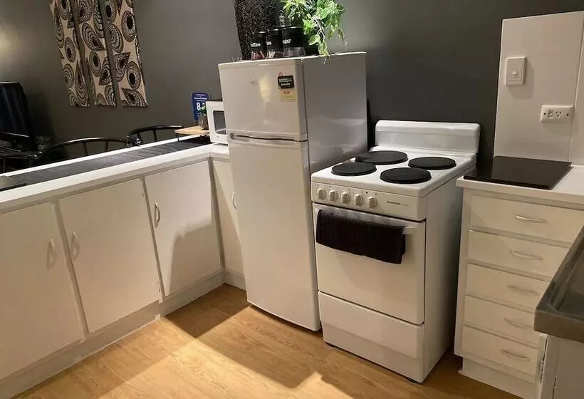 Apartment On Tennyson