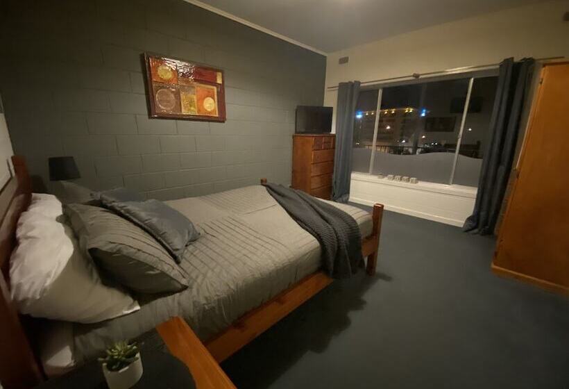 Apartment On Tennyson