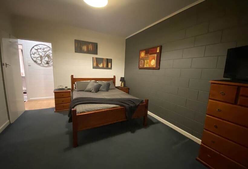 Apartment On Tennyson